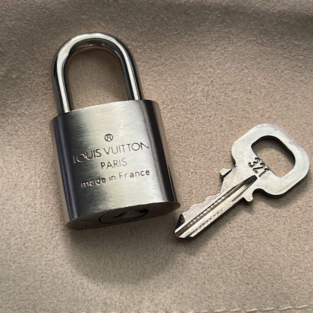 Authentic Silver Lv Lock & Key #321 - image 2